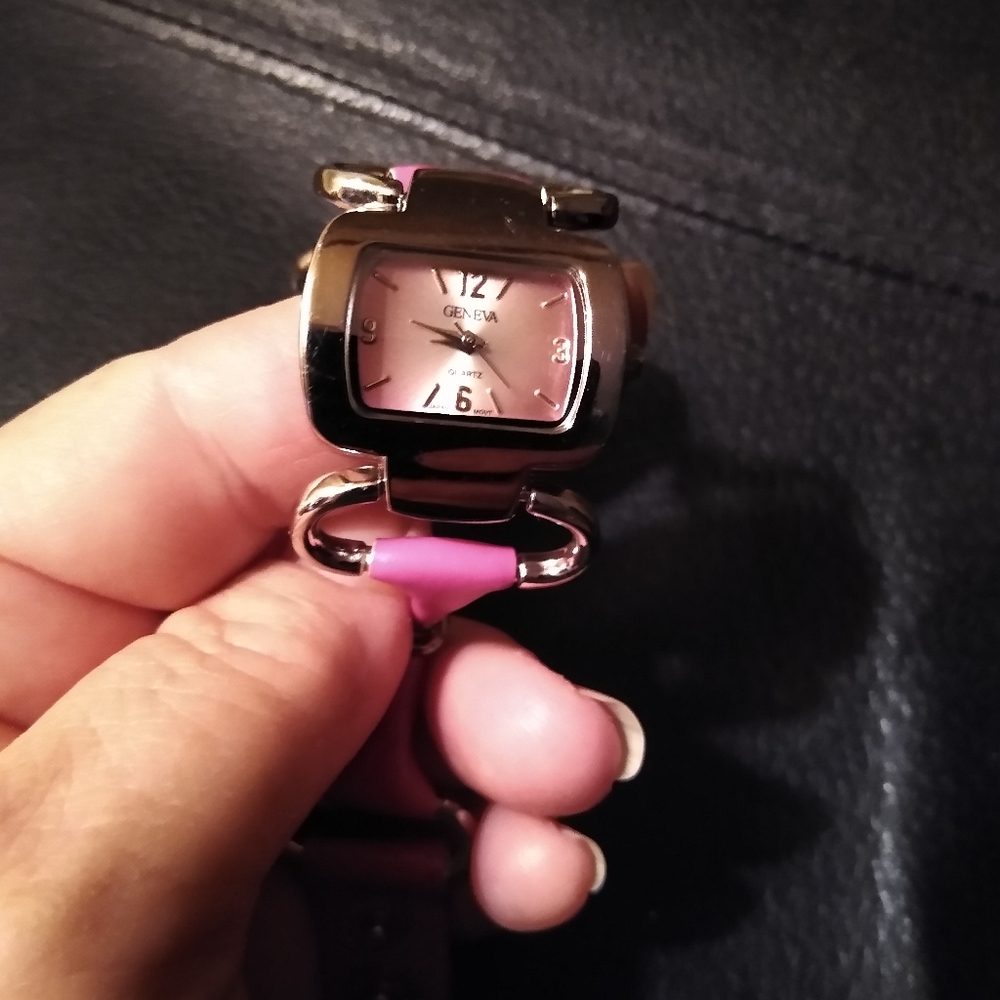 Pink Geneva Watch *Unique* - Picture 4 of 7